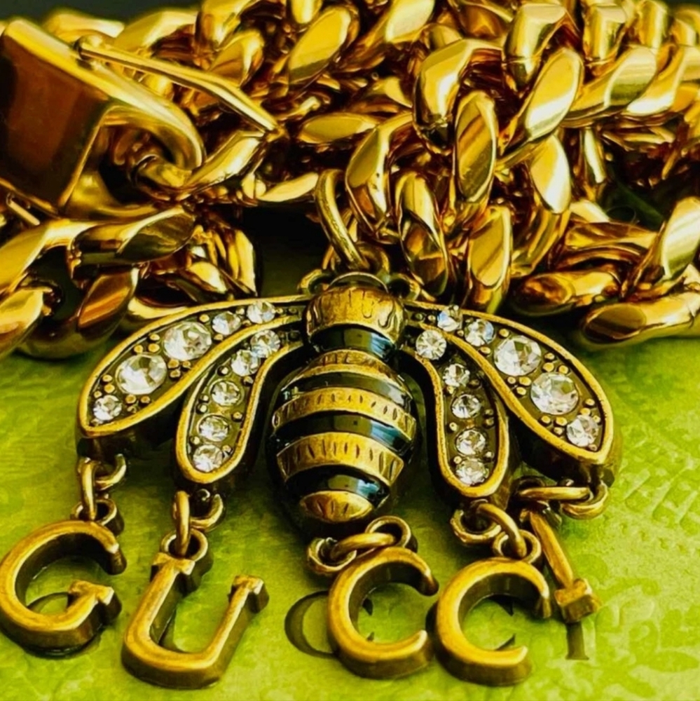 Stamped Gucci Gold Chain And Bee Pendant - Picture 2 of 7
